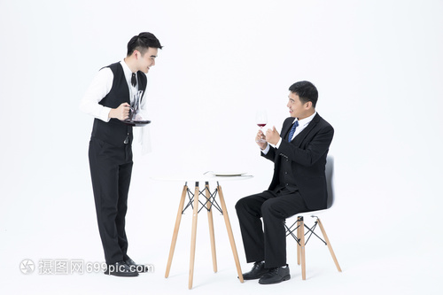 品酒与摄影 双重艺术的服务之道